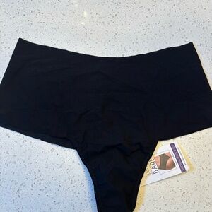 NWT Hanky Panky Bare black High Rise Thong M